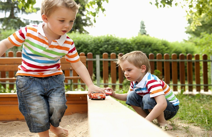 Dressing Twins The Same: Yey Or Ney?